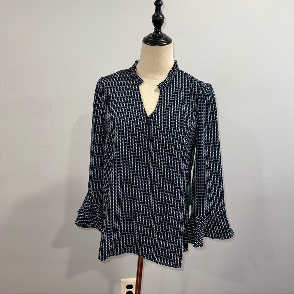 CeCe Garden Geometric Print Blouse In Cerulean Dusk - New With Tag - Reemoly - Picture 5 of 13